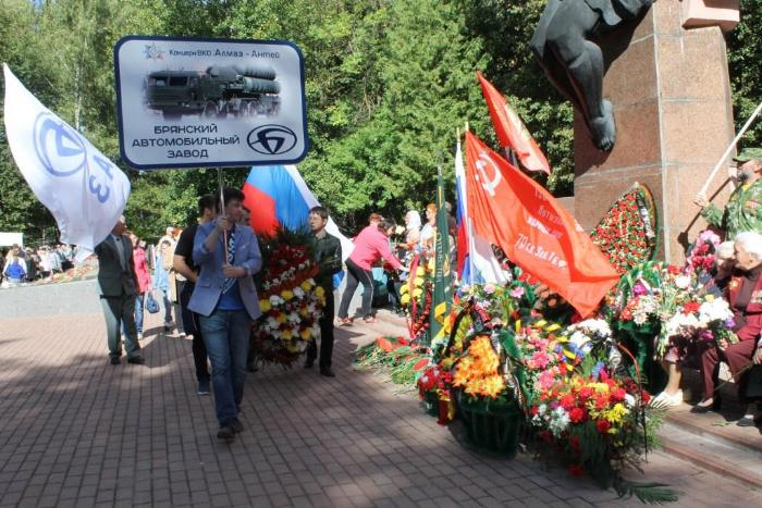 Брянский автозавод принял участие в праздновании 75-й годовщины освобождения Брянска