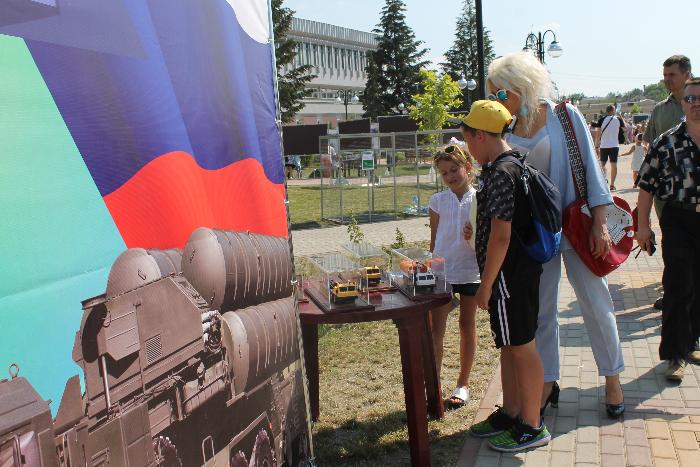 БАЗ принял участие в выставке-презентации «Трудом и подвигом прославлен Брянский край» БАЗ принял участие в выставке-презентации «Трудом и подвигом прославлен Брянский край»